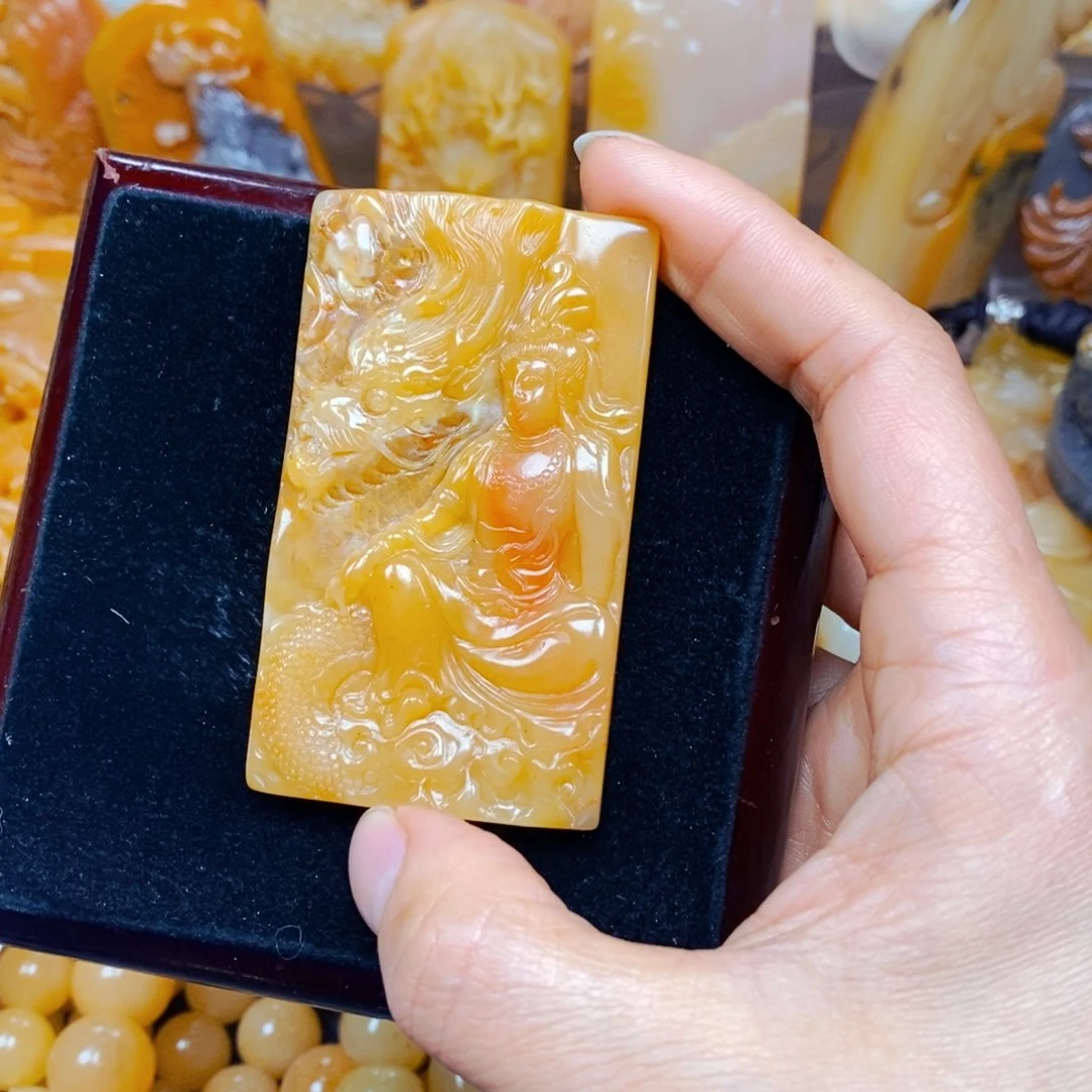 石英质玉（黄龙玉）颈饰未镶嵌