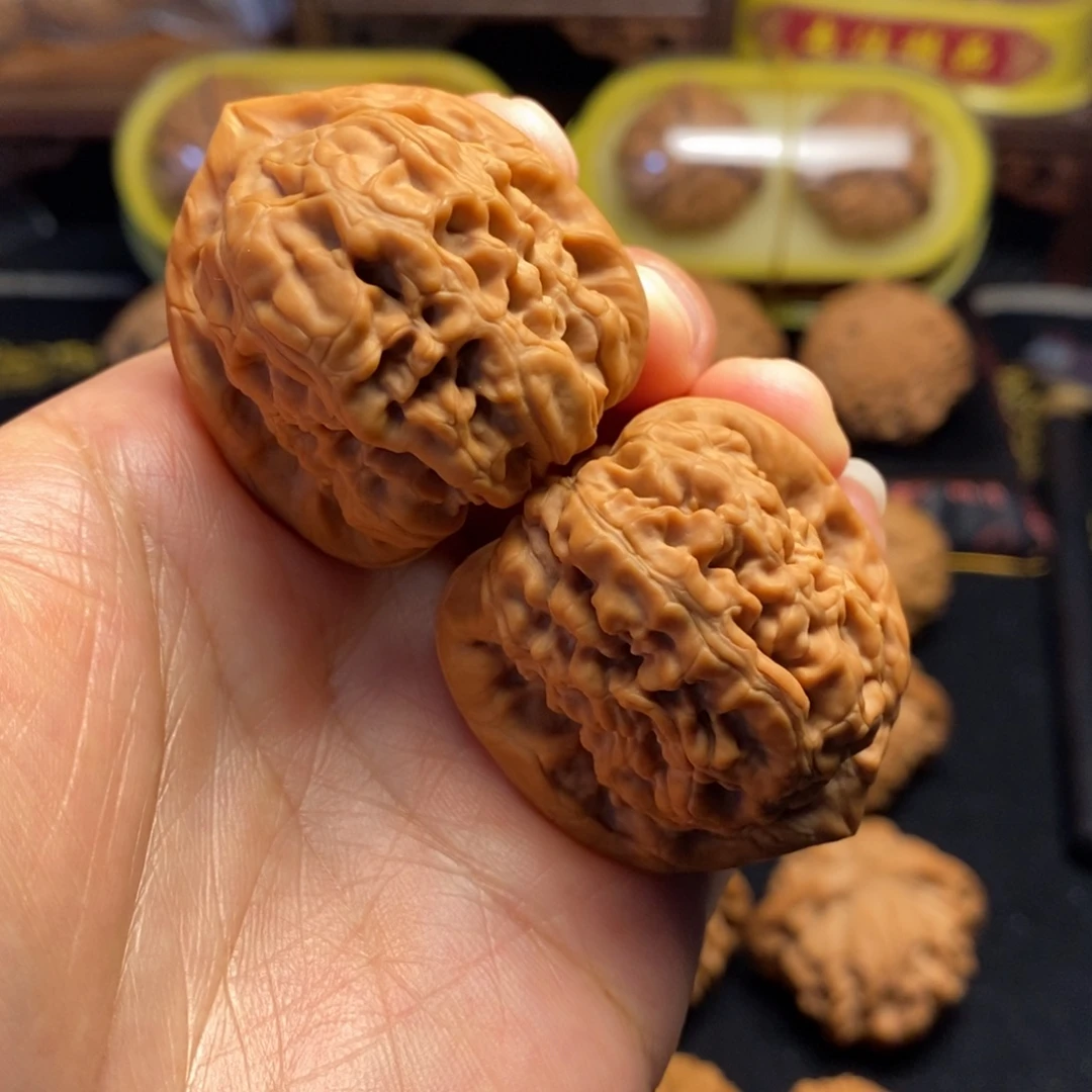 把件桃核金字塔狮子头