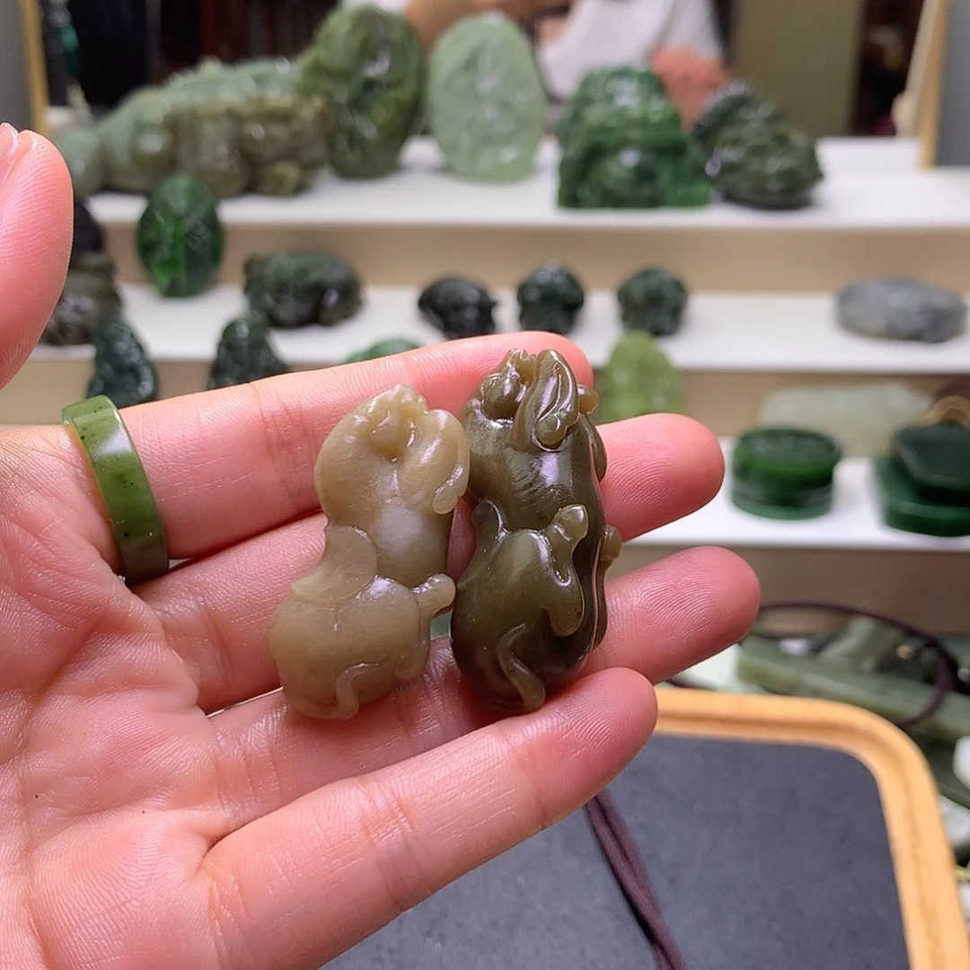 和田玉未镶嵌颈饰罗*