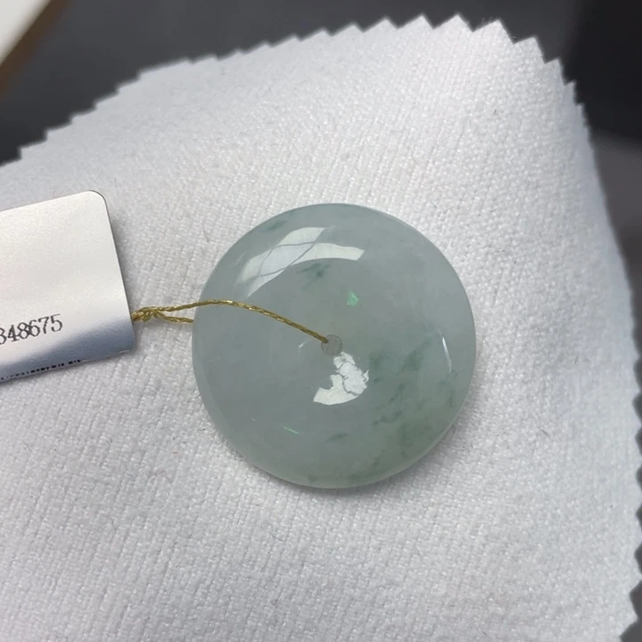 翡翠未镶嵌颈饰平安扣