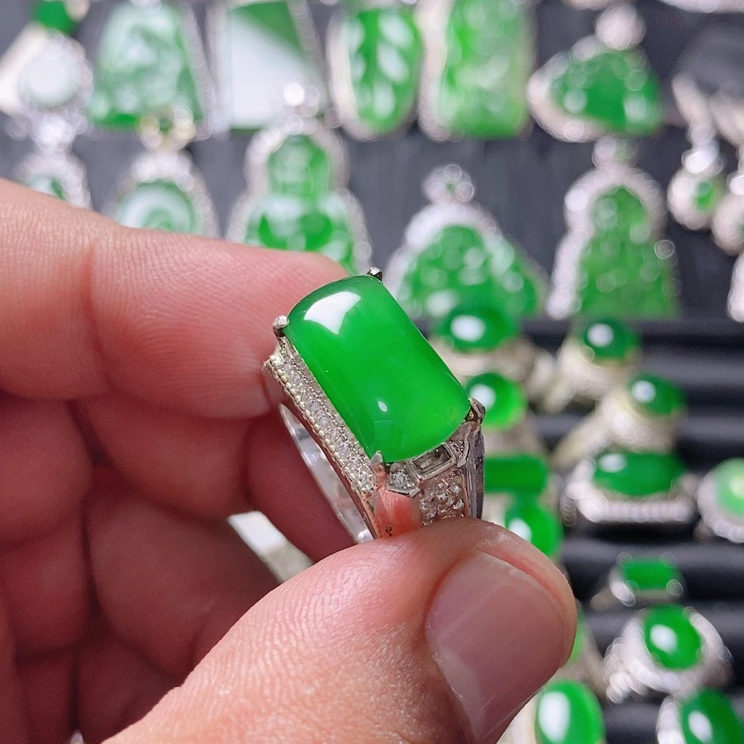 翡翠未镶嵌颈饰