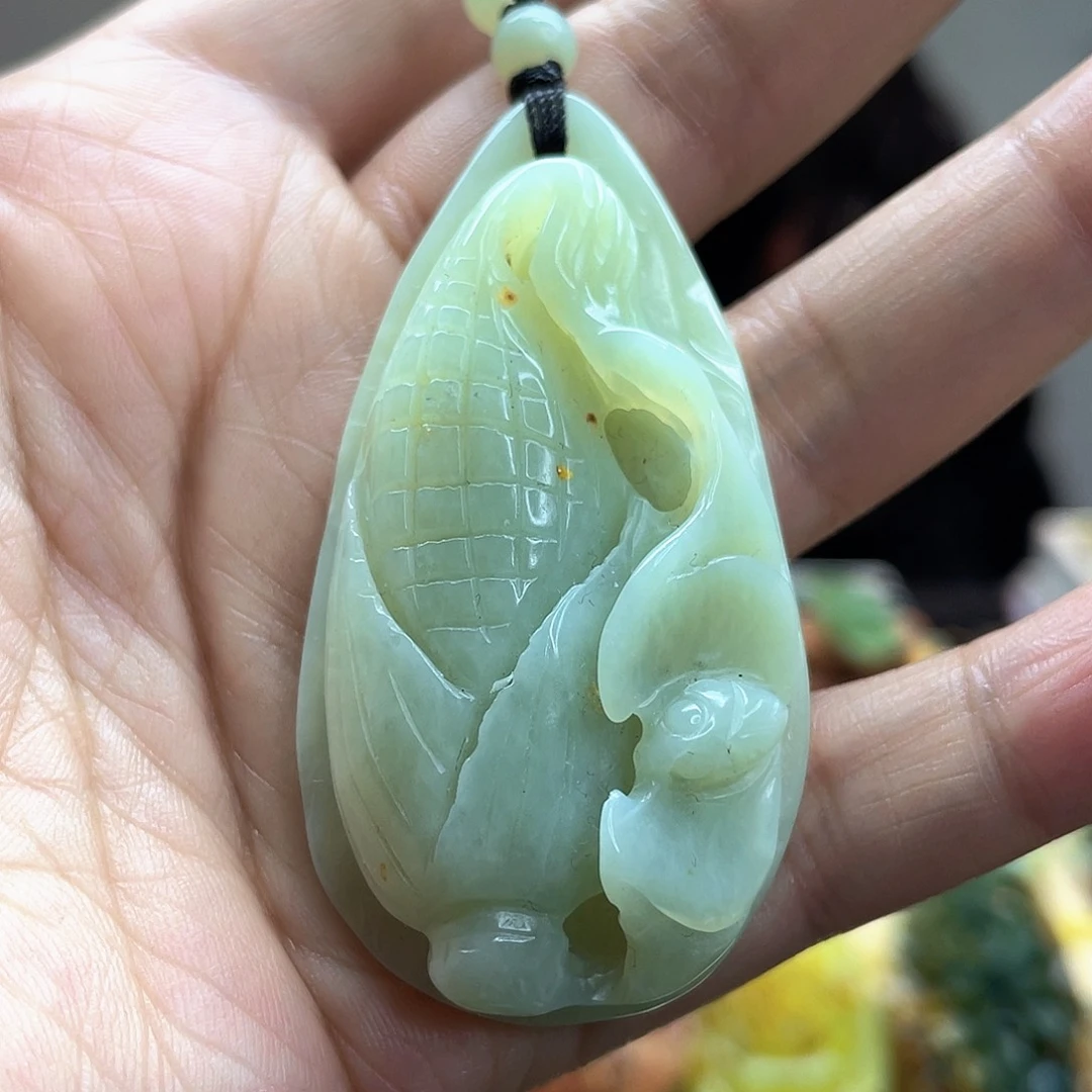 蛇纹石玉颈饰未镶嵌