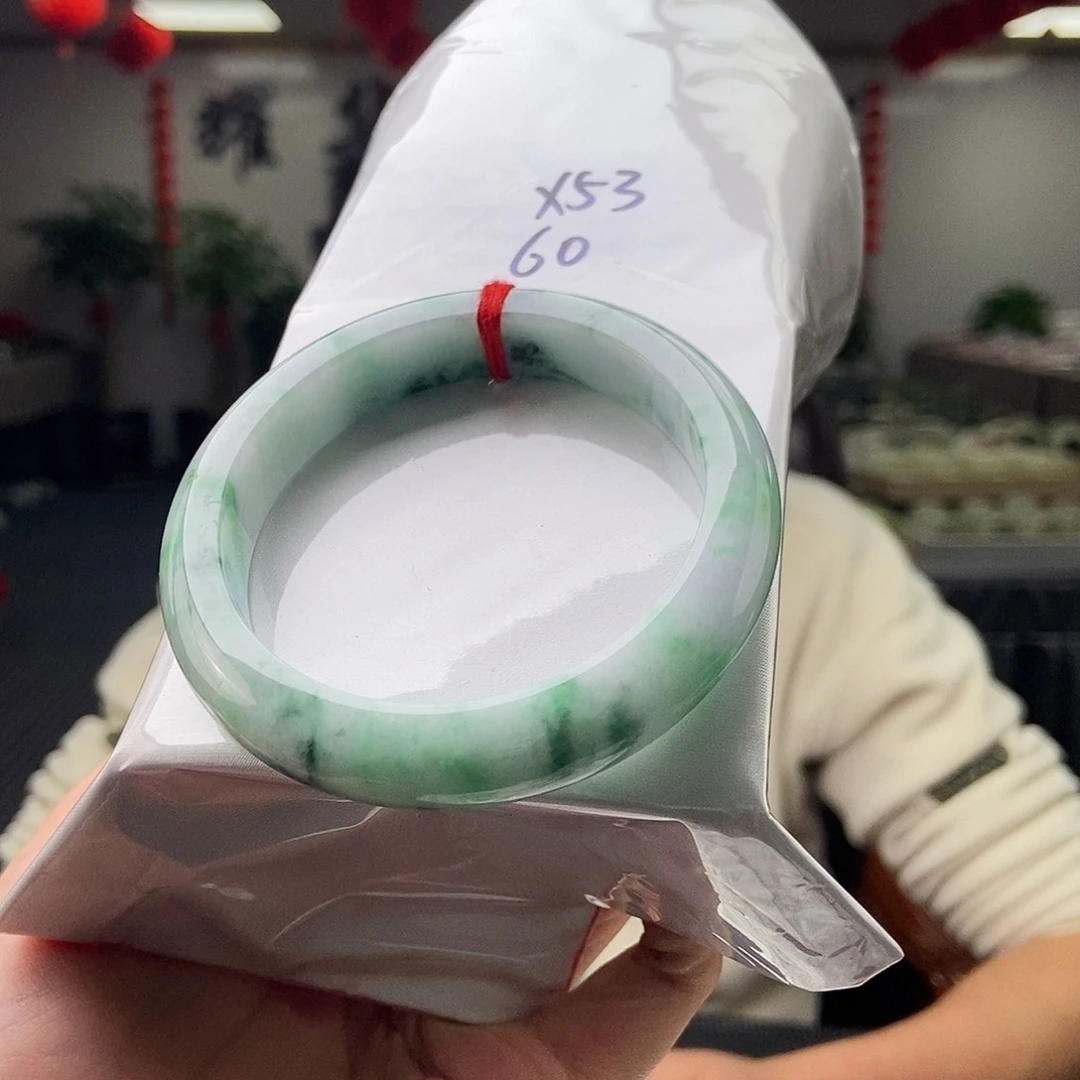 翡翠手镯未镶嵌拍一发一