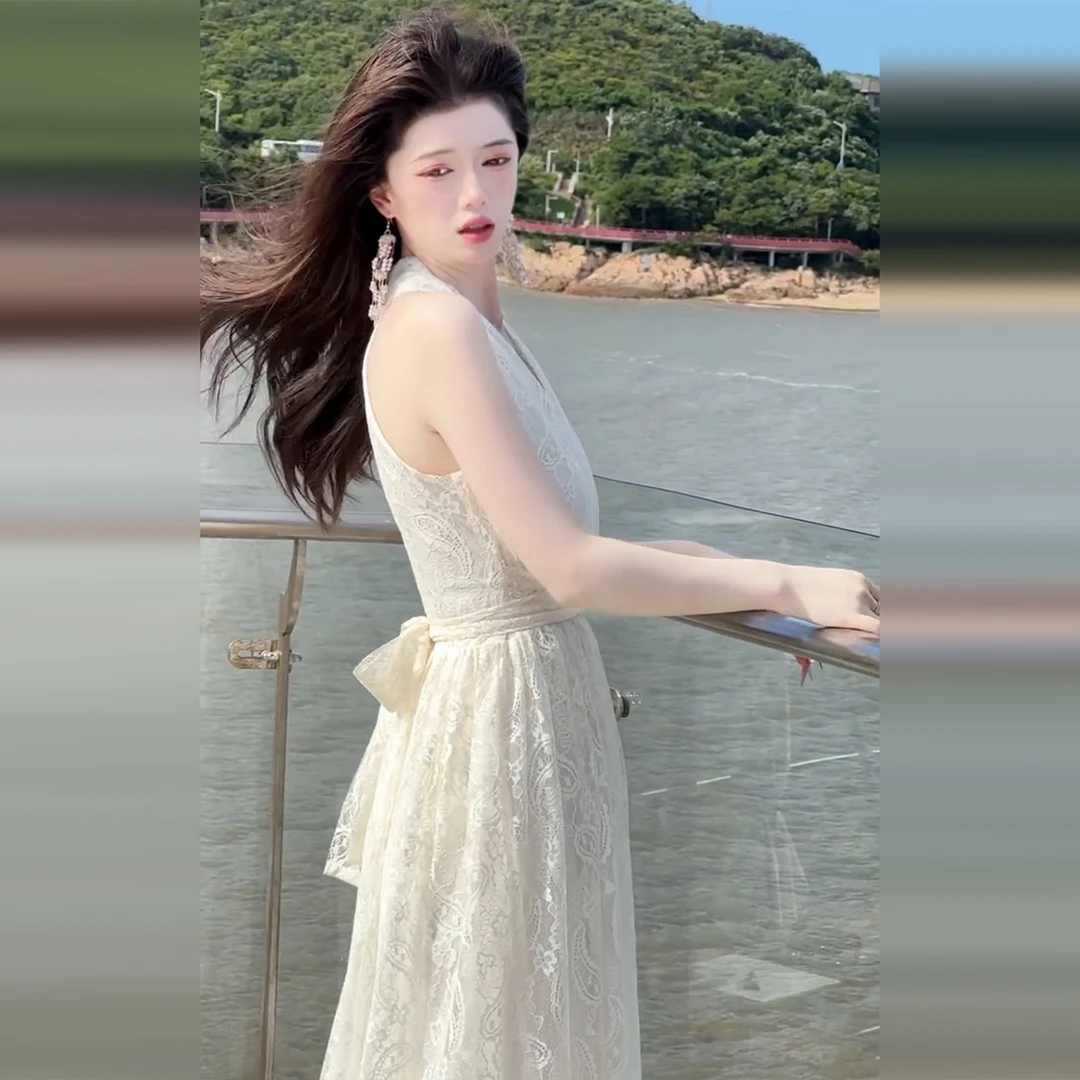巨好看白色蕾丝连衣裙子女夏季2025新款海边度假无袖v领掐腰长裙