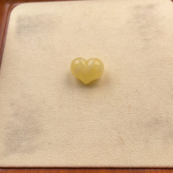 裸石琥珀未镶嵌好