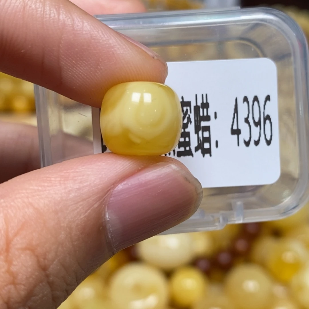 蜜蜡未镶嵌珠宝奇石4396