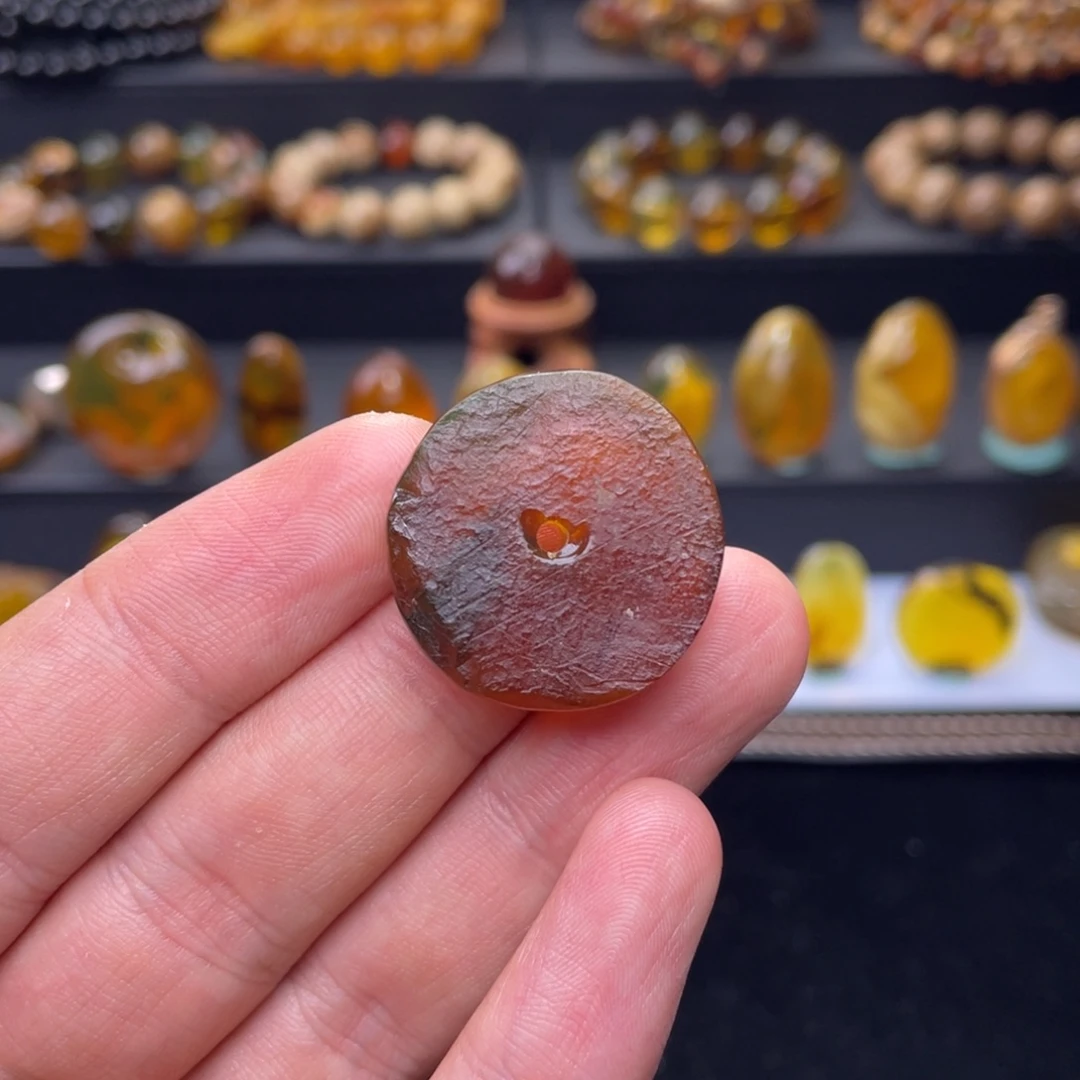 琥珀未镶嵌颈饰原皮平安扣