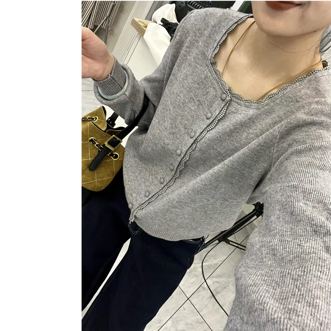 灰色方领长袖花边针织衫