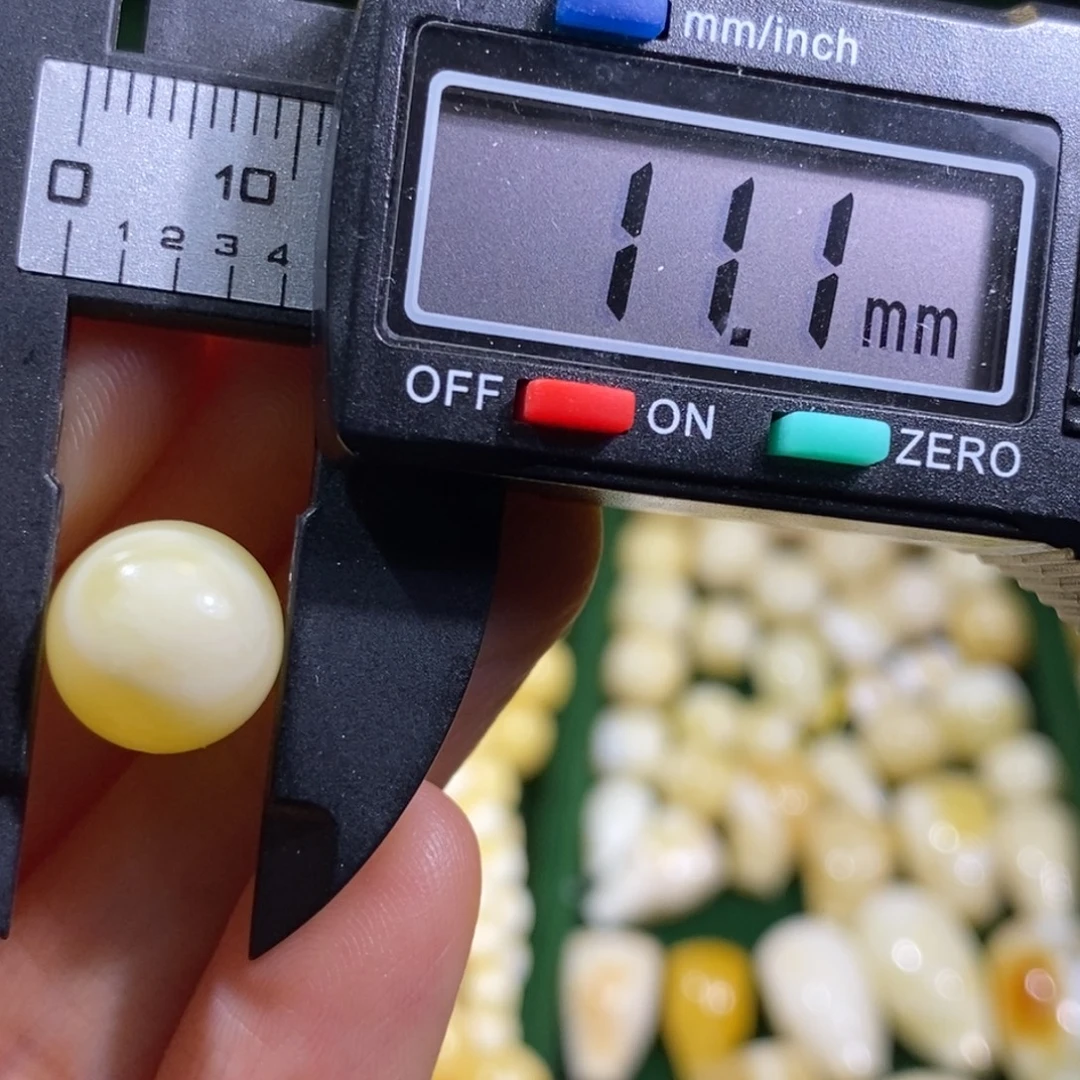 蜜蜡未镶嵌裸石配饰