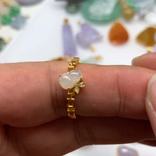 翡翠颈饰未镶嵌翡翠