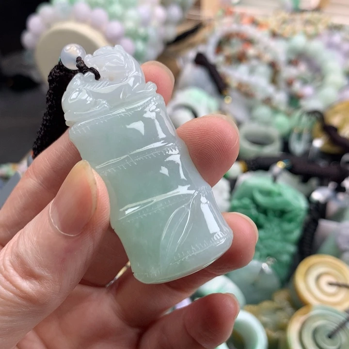 翡翠未镶嵌颈饰吊坠