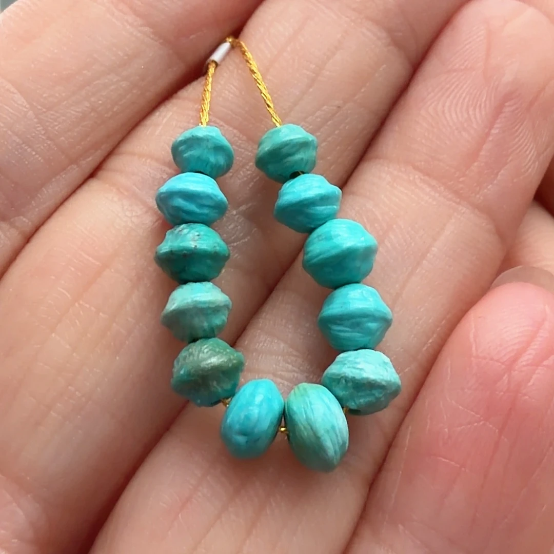 绿松石未镶嵌颈饰