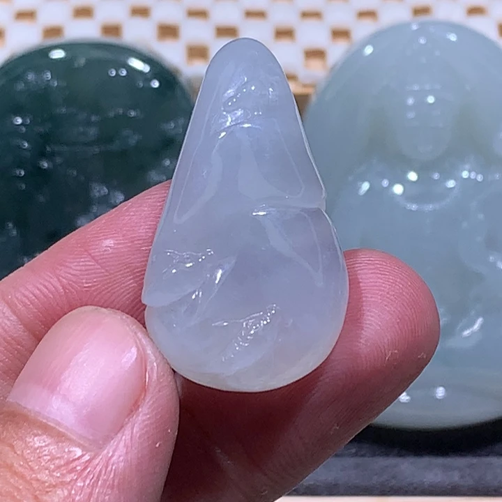 翡翠未镶嵌颈饰/炸/力争上游