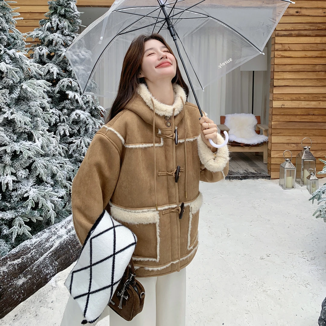 韩系设计感牛角扣毛绒拼接麂皮绒外套女2025冬季新款连帽短款棉服