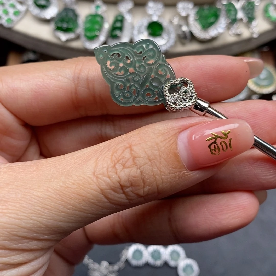 翡翠颈饰未镶嵌翡翠