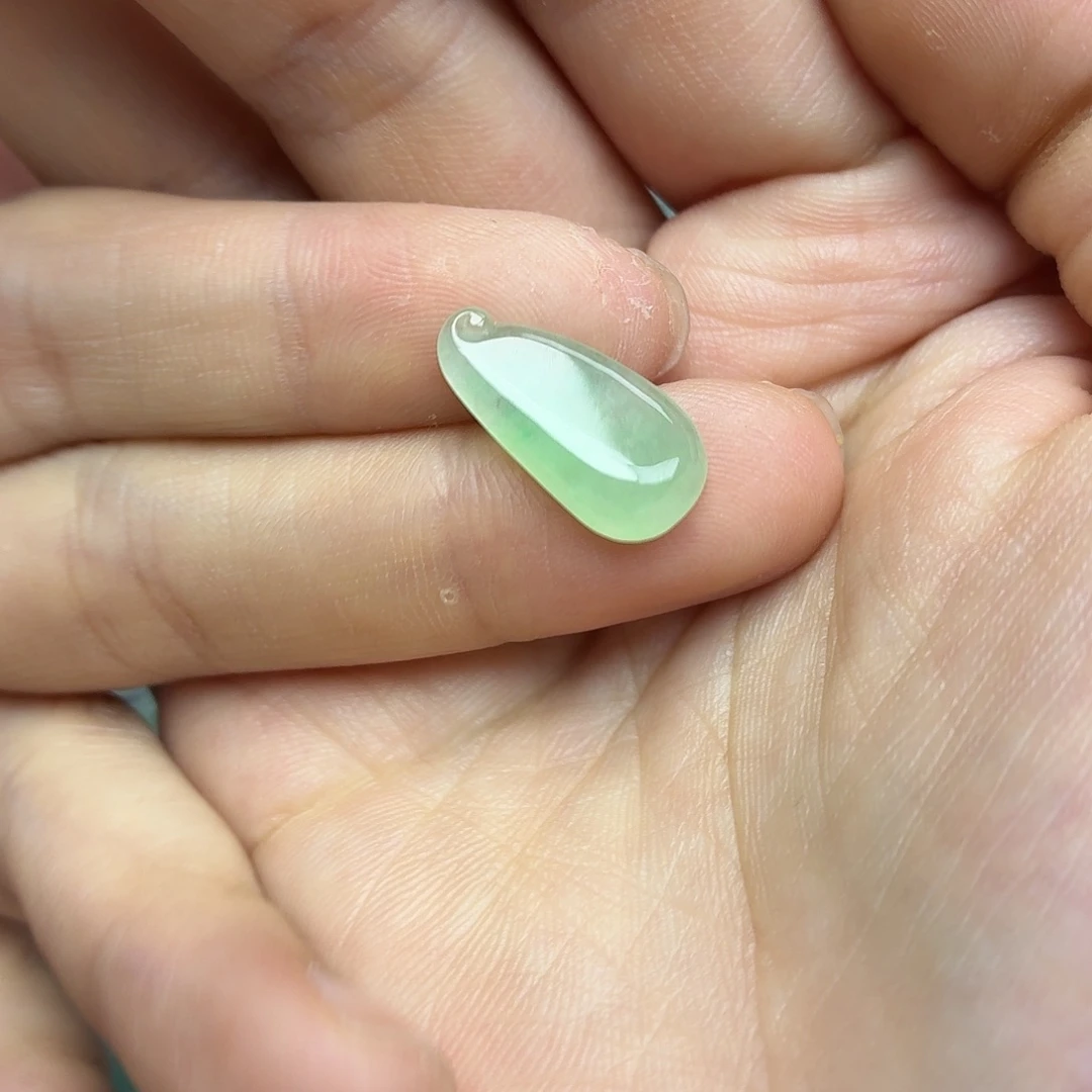 翡翠未镶嵌颈饰甜绿瓜