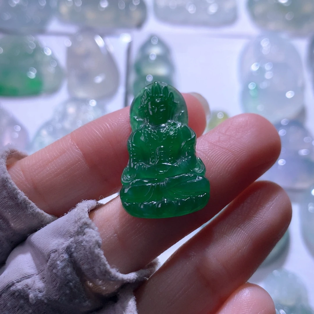 翡翠未镶嵌颈饰度母