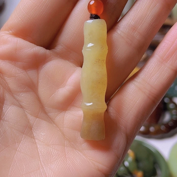 未镶嵌岫岩河磨玉（透闪石质玉）挂件