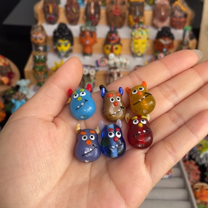 1腓尼基琉璃小怪兽1只