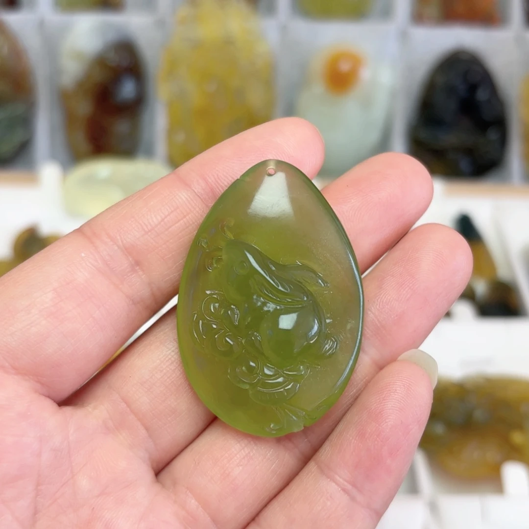 未镶嵌蛇纹石玉吊坠(不含链)