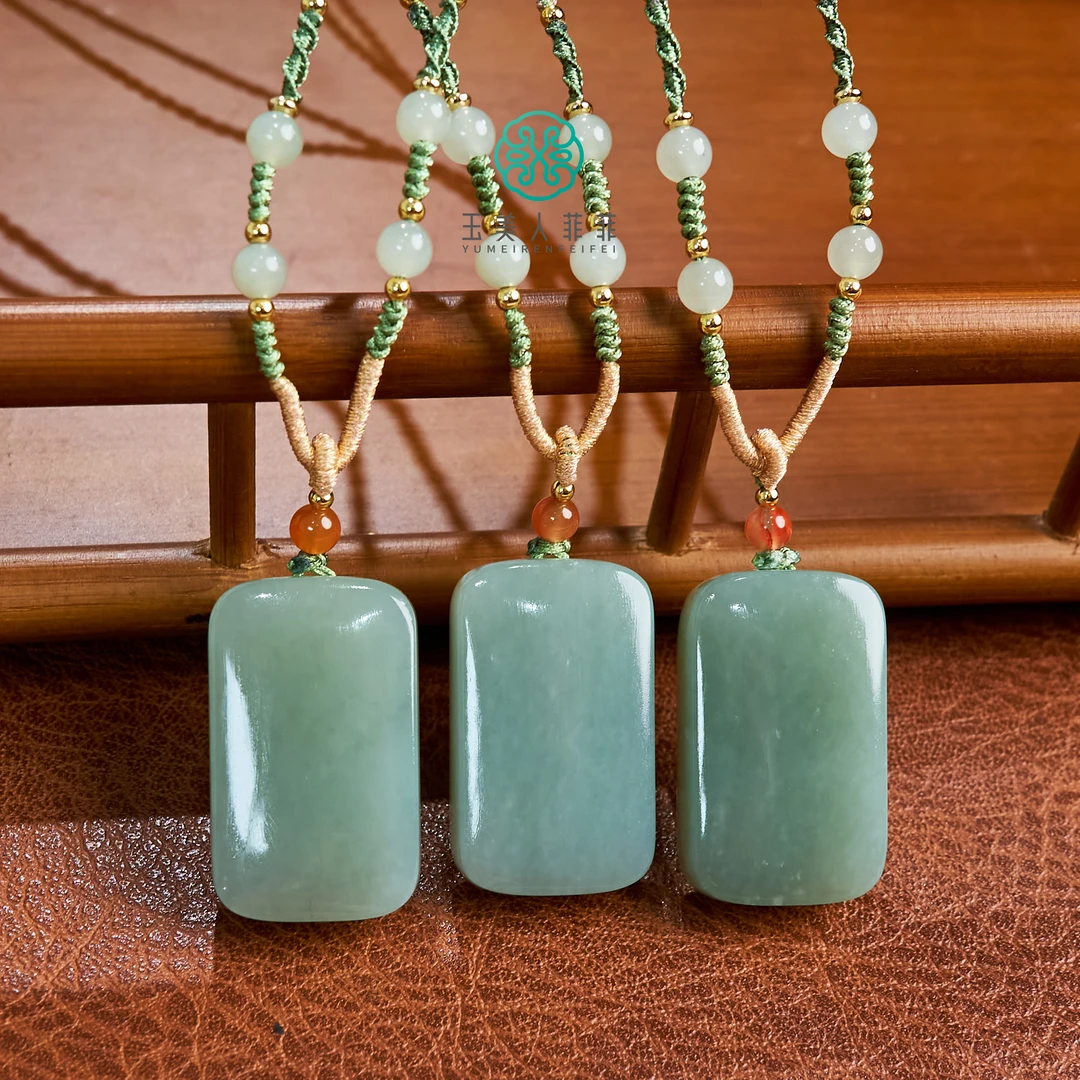 石惑珠宝/和田玉光面无事牌吊坠约20*33/多样性发一赠绳