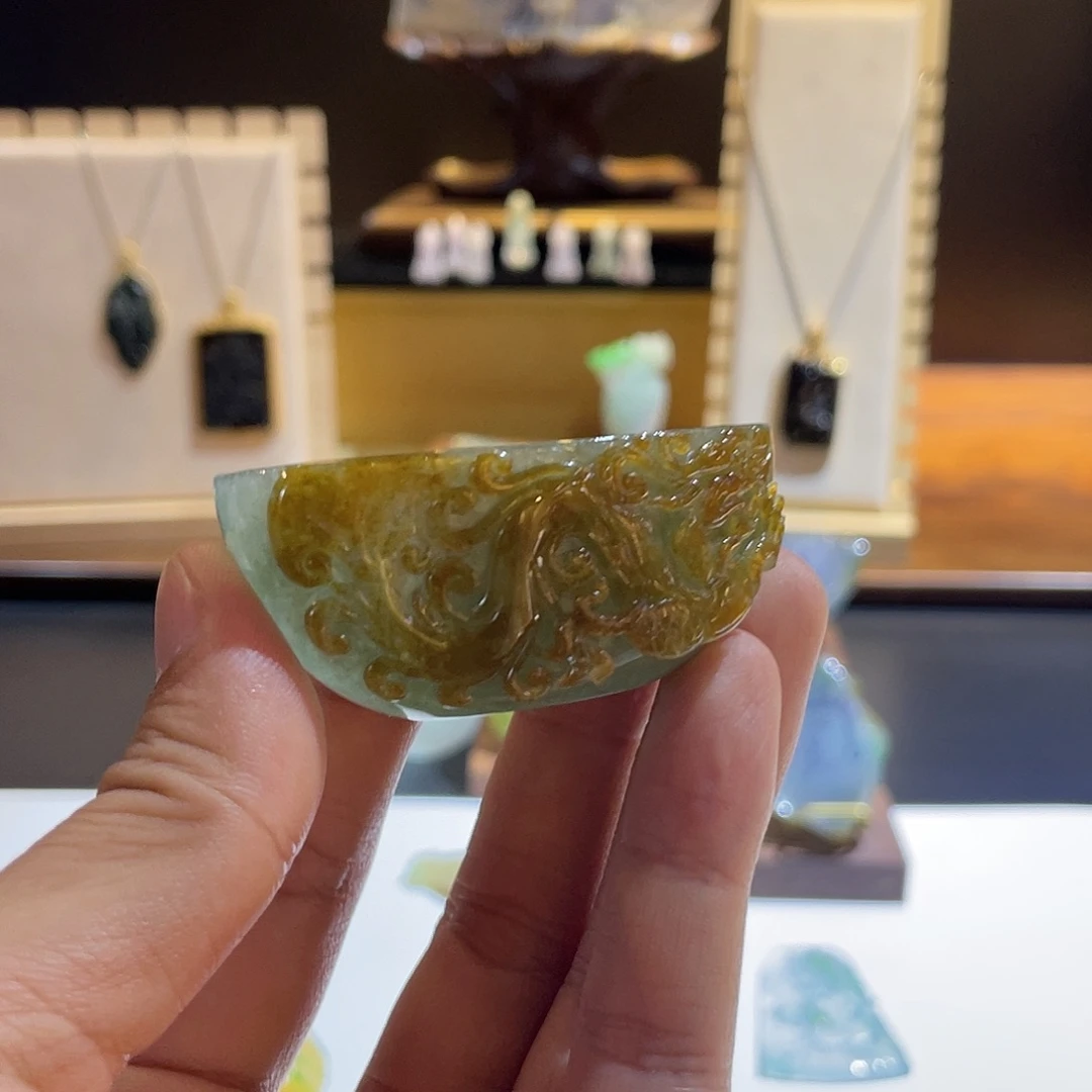 翡翠未镶嵌颈饰聚宝盆