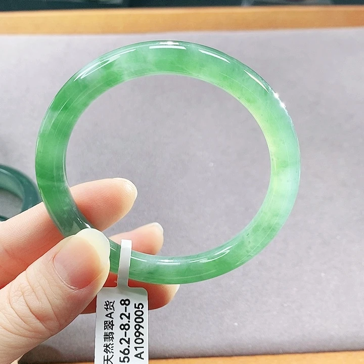 翡翠未镶嵌手镯（圆镯）