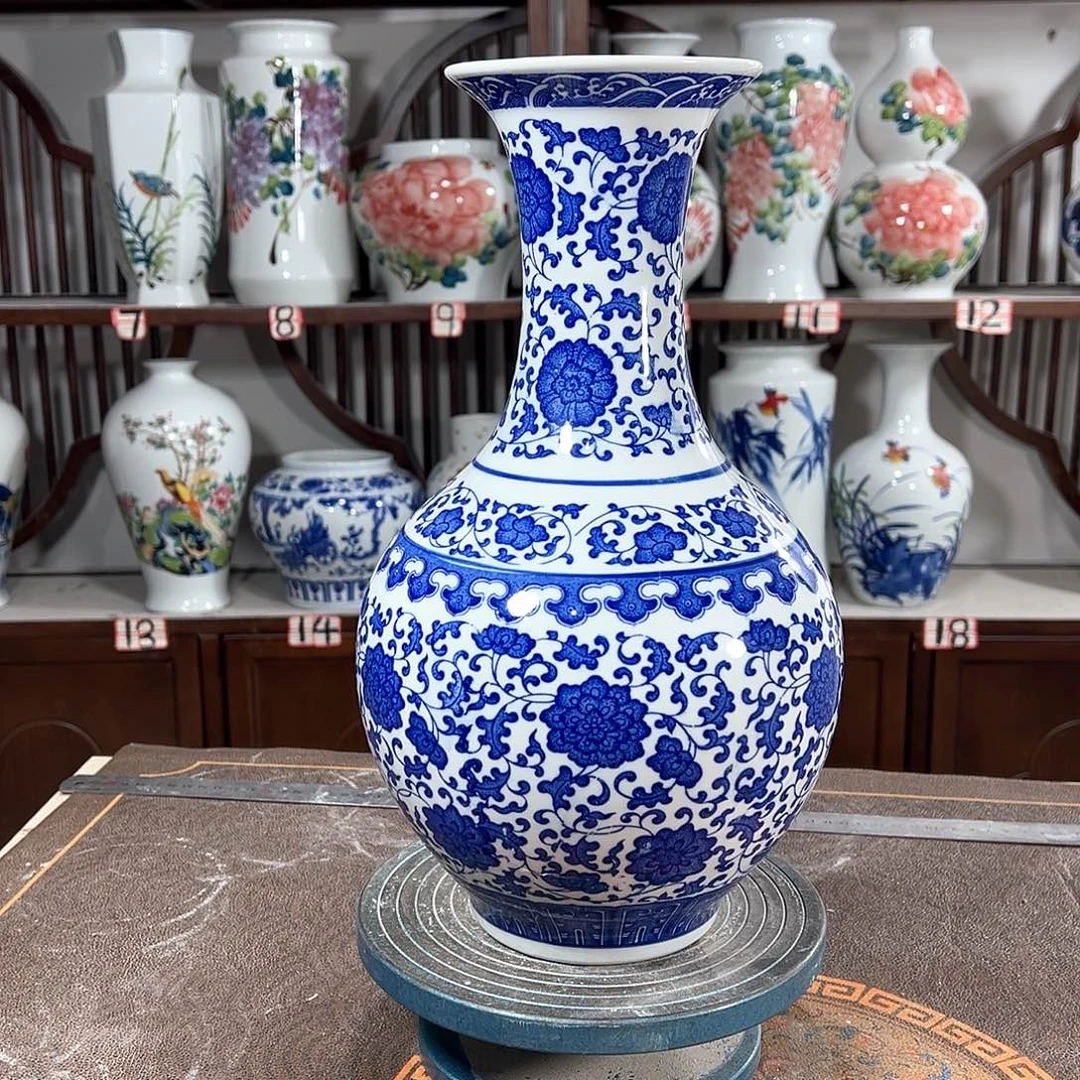 摆件景德镇陶瓷缠枝