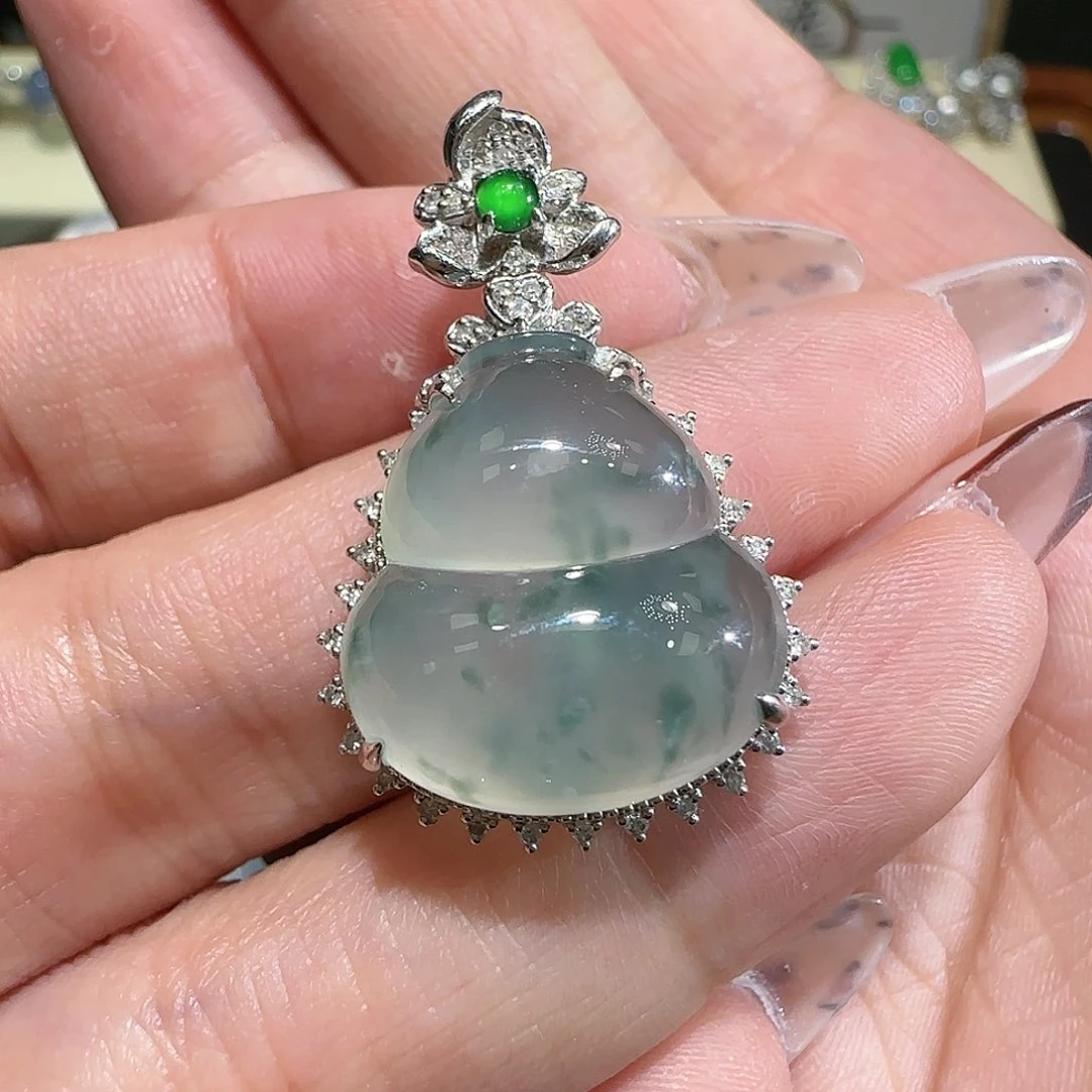 【闪购商品】颈饰18K金镶嵌翡翠