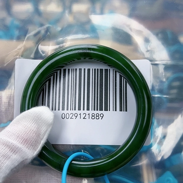 和田玉手镯未镶嵌微瑕56