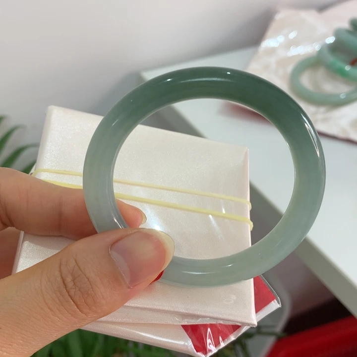 翡翠未镶嵌手镯圆条52
