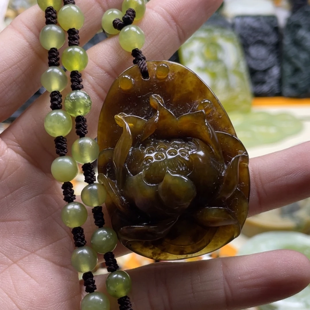 蛇纹石玉未镶嵌颈饰