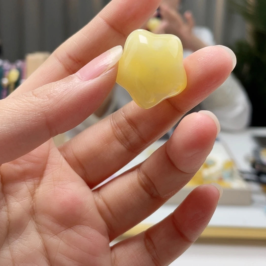 小***洋未镶嵌琥珀裸石蜜蜡吊坠