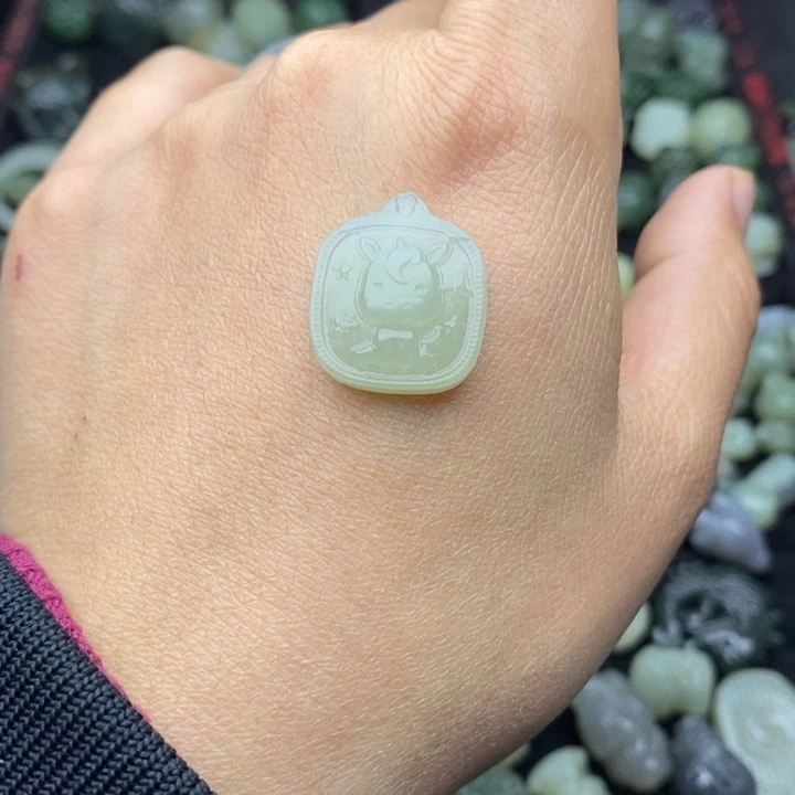 和田玉未镶嵌颈饰