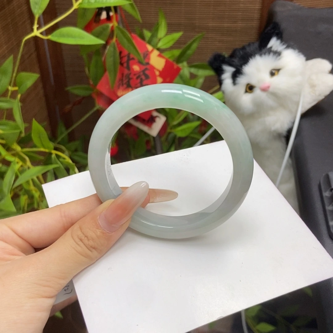 翡翠手镯未镶嵌56圈口