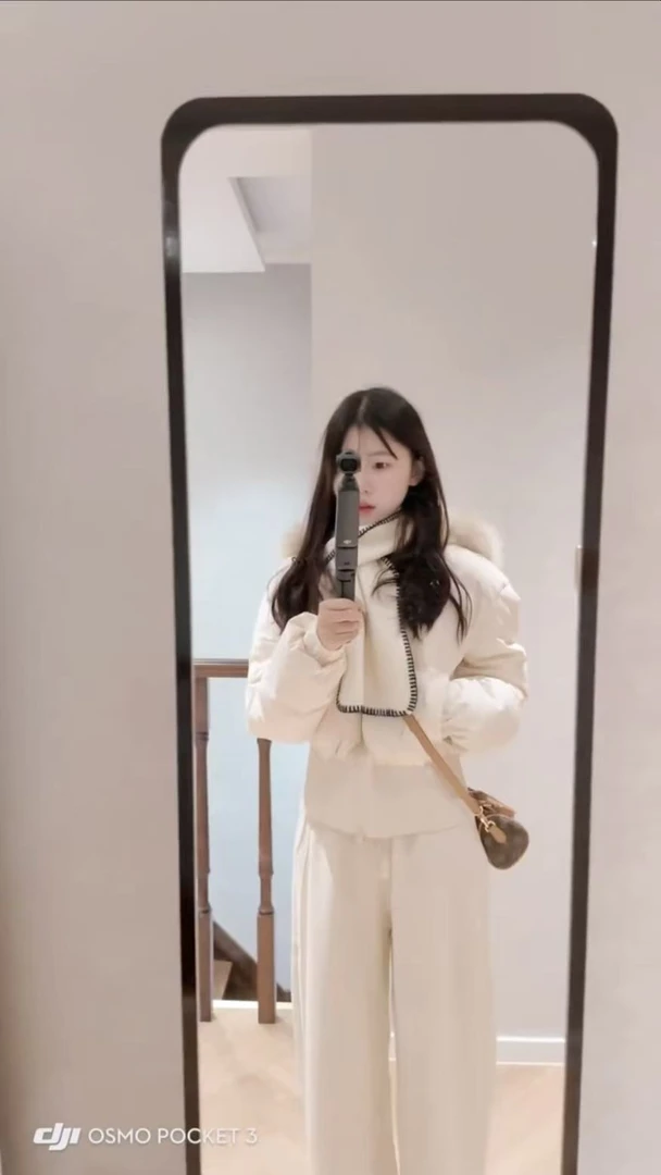 2025秋冬新款韩系简约好看毛领连帽白色棉服女外套百搭休闲裤套装