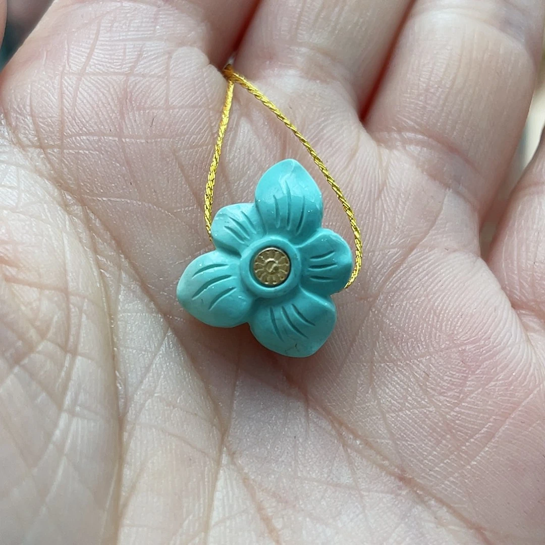 绿松石颈饰未镶嵌