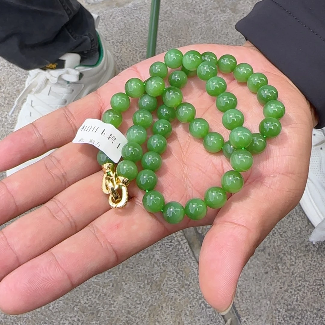 上***居和田玉未镶嵌颈饰俄碧夹层料粉绿猫卡9.6