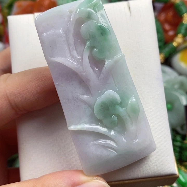 翡翠未镶嵌吊坠(赠链)