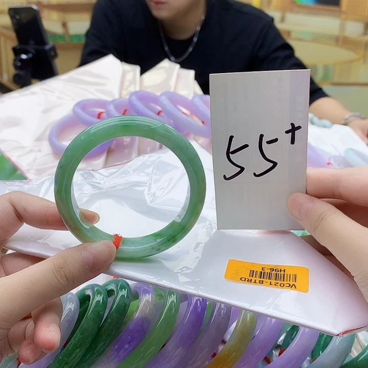 翡翠未镶嵌手镯uu