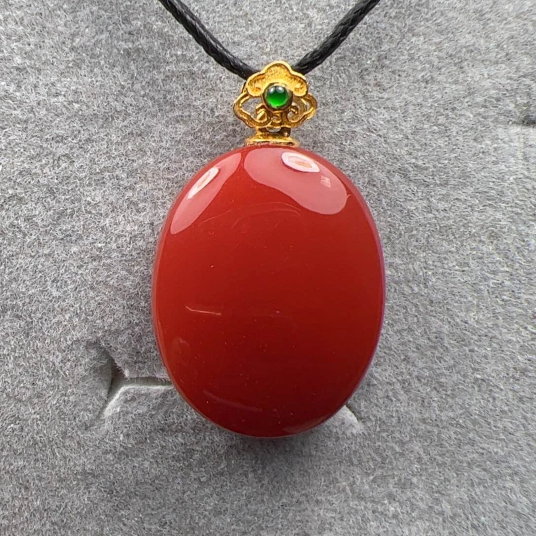 18K金镶嵌吊坠南红玛瑙