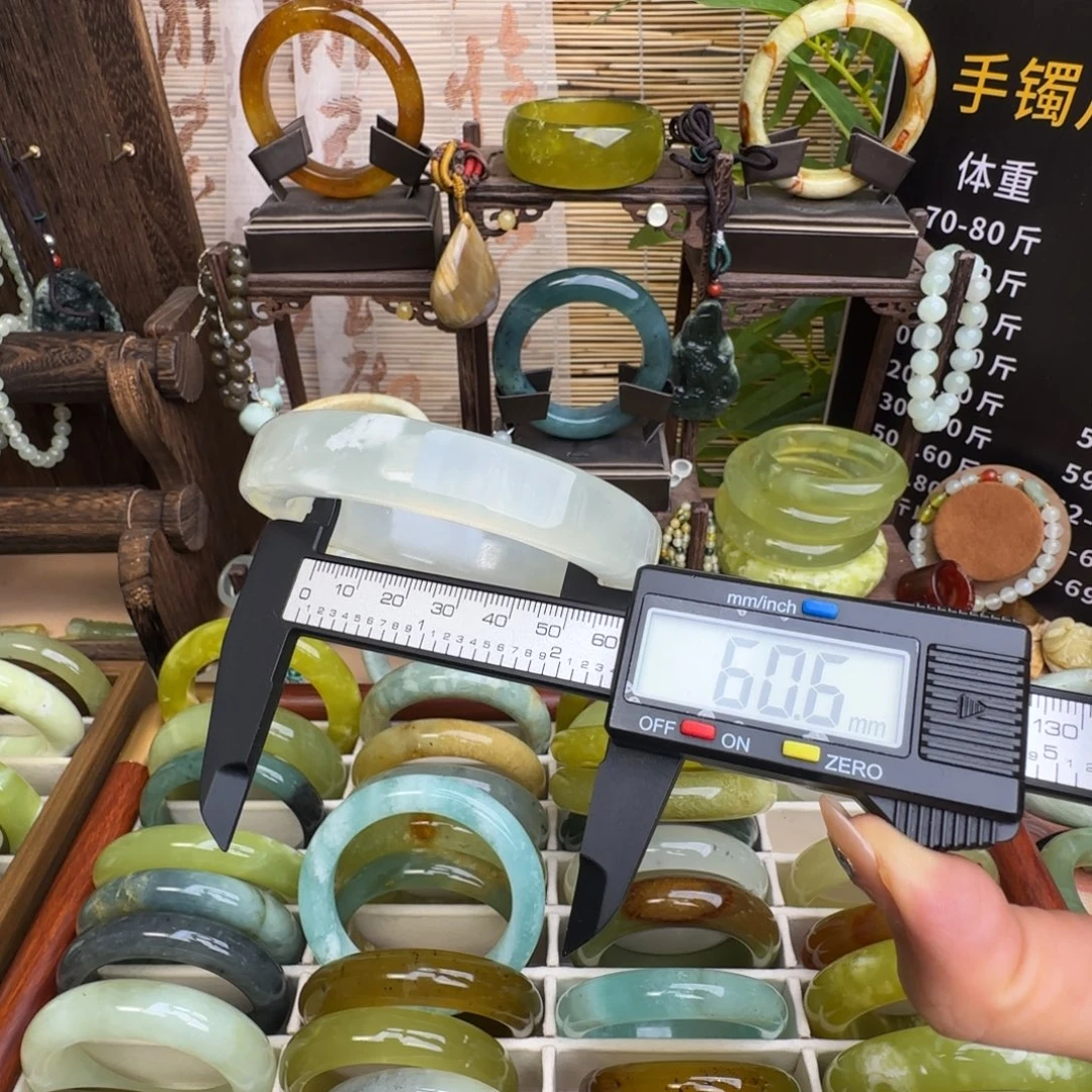 冬***蛇纹石玉未镶嵌手镯