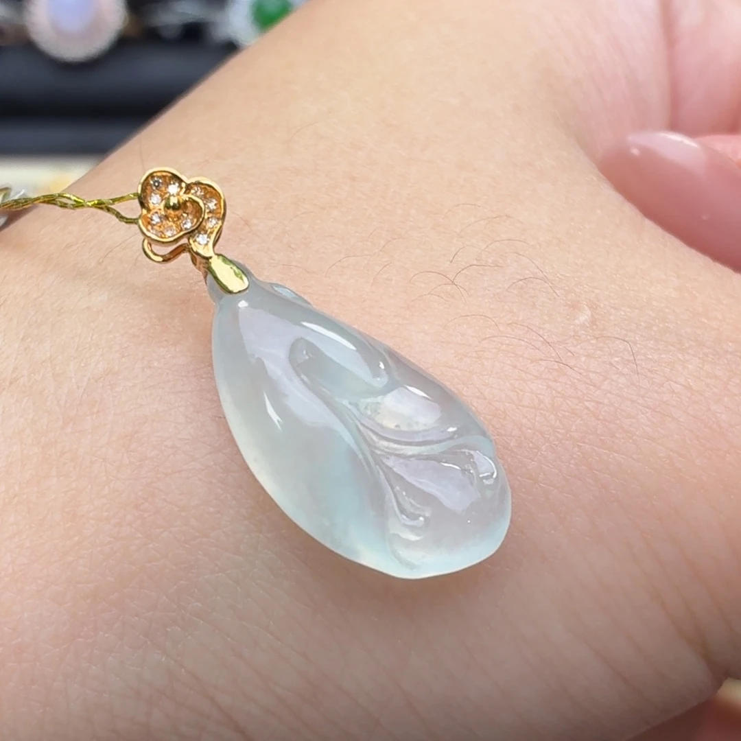 翡翠18K金镶嵌颈饰