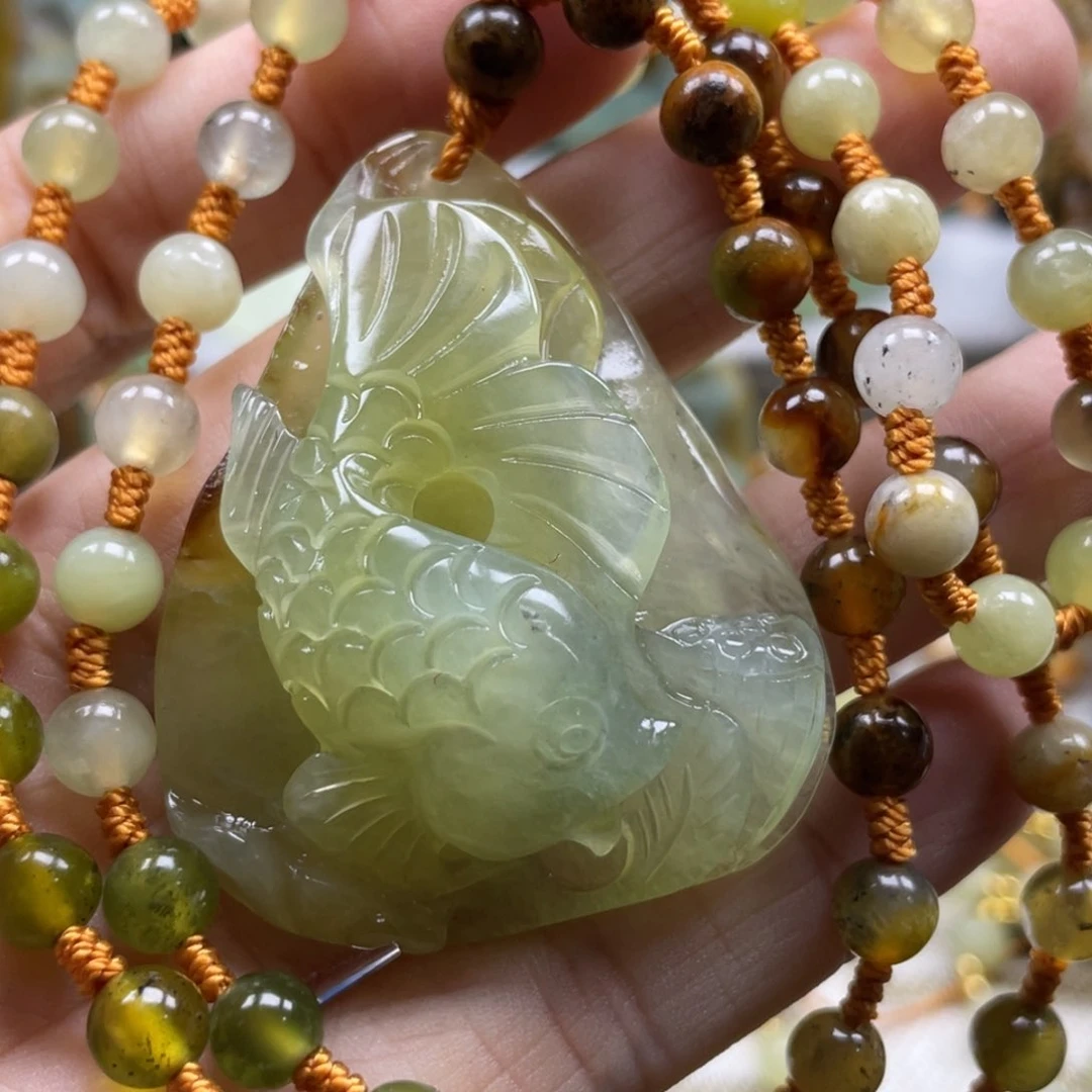 蛇纹石玉颈饰未镶嵌