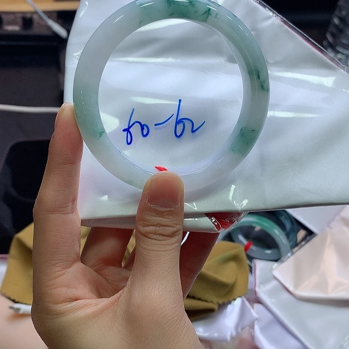 翡翠未镶嵌手镯翡翠