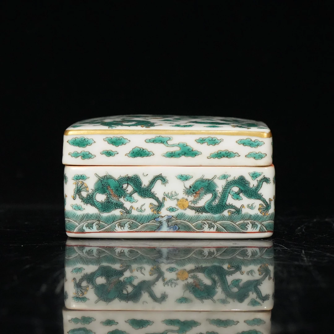 lot16226 6553 清道光 粉彩双龙赶珠四方盖盒 D:9.5