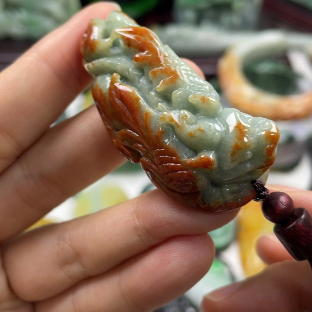 翡翠未镶嵌颈饰牌子