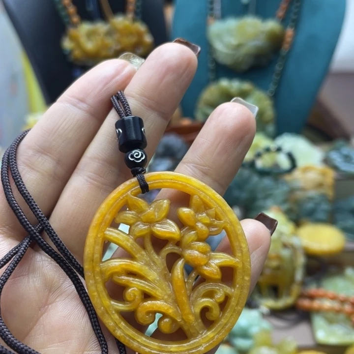 蛇纹石玉未镶嵌颈饰