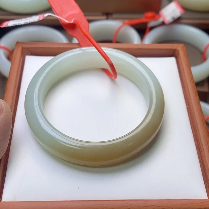 【闪购商品】未镶嵌手镯和田玉