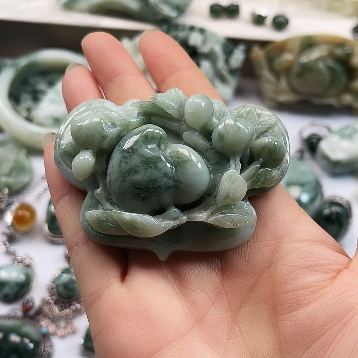 透闪石-蛇纹石玉未镶嵌颈饰